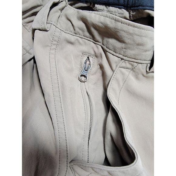 Duluth Trading Co. Tan Cargo Shorts - Large - Picture 6 of 6